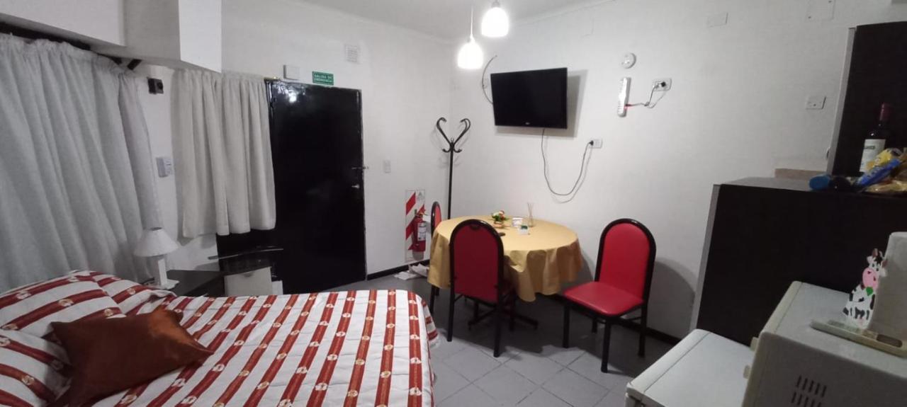 Apartamentos Willy - En Zona Residencial Con Estacionamiento เมนโดซา ภายนอก รูปภาพ
